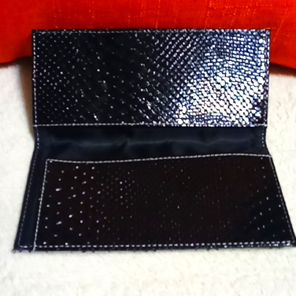 Guess wallet. Includes matching billfold. Grey and black. - Picture 4 of 5